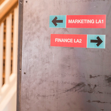 Ruban d'étiquettes tout-en-couleur Brother, 9mm - CZ-1001 - Le ruban mesure 5 m de long et 9 mm de large pour l'étiqueteuse Brother VC-500W.